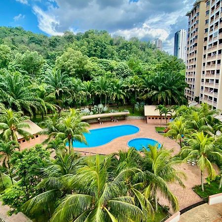 Putravilla Condominium Lovely & Spacious With Public Pool Kampong Kerdas Экстерьер фото