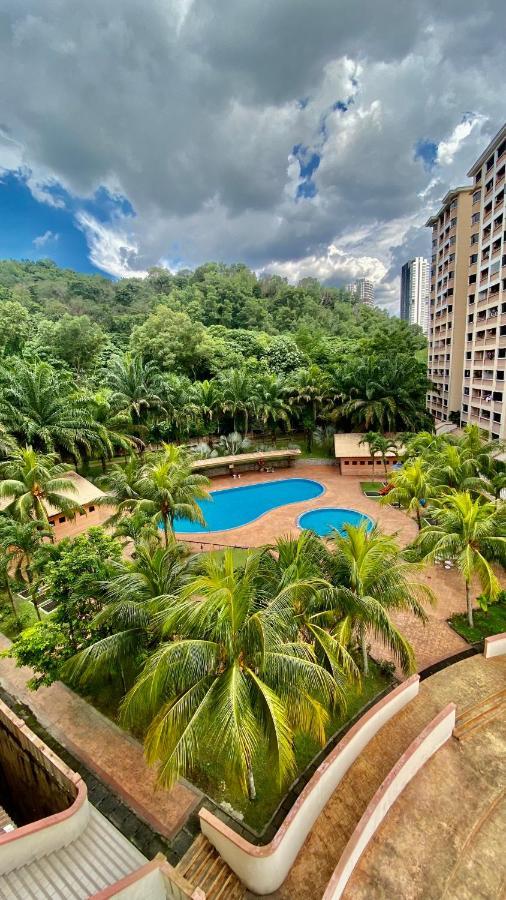 Putravilla Condominium Lovely & Spacious With Public Pool Kampong Kerdas Экстерьер фото