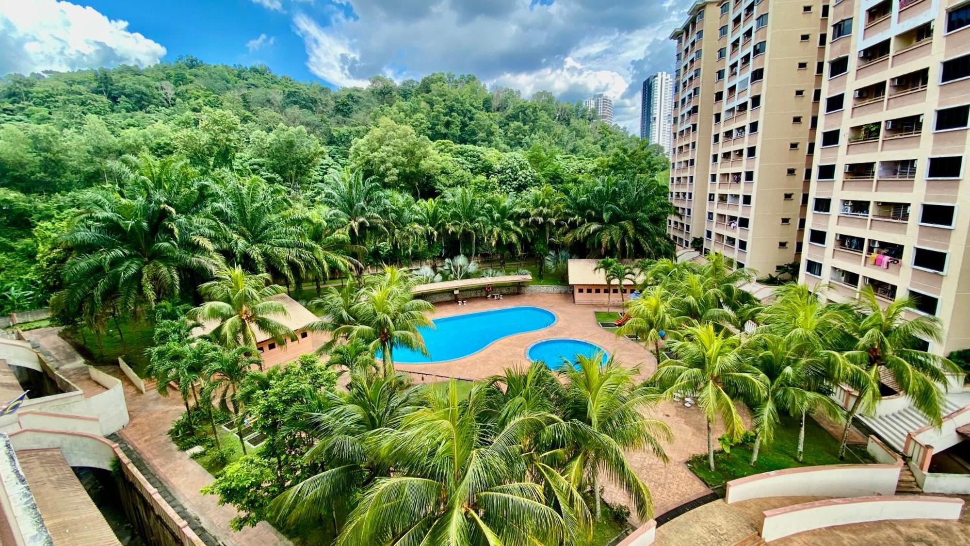 Putravilla Condominium Lovely & Spacious With Public Pool Kampong Kerdas Экстерьер фото